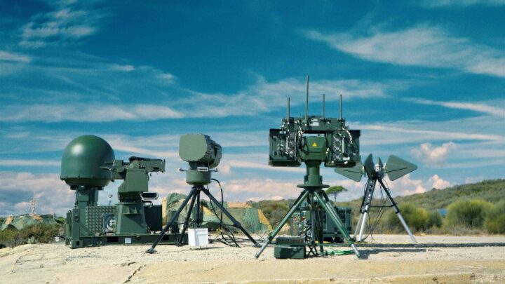 Ausencia o ineficacia aparente de sistemas antidrone durante la reciente Parada Militar genera debate