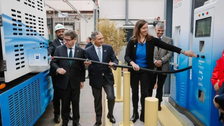 Walmart Chile y Copec inauguran primera hidrolinera para camiones pesados y abren una prueba clave para la minería