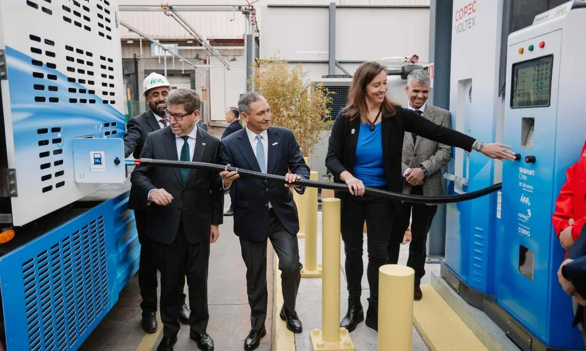 Walmart Chile y Copec inauguran primera hidrolinera para camiones pesados y abren una prueba clave para la minería