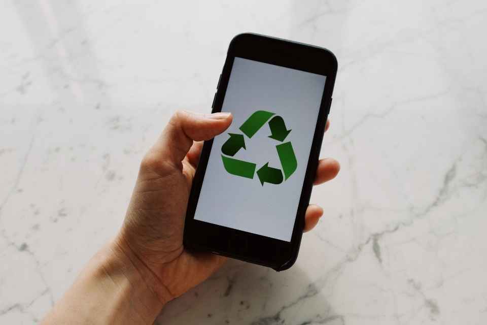 HuellaChile entregó 880 sellos: cómo funciona el programa del Estado que acredita la gestión de la huella de carbono de las organizaciones