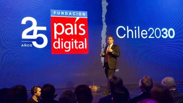 Summit País Digital: 83% de los menores en Chile usa IA, pero solo el 16% se siente capaz de detectar sus errores