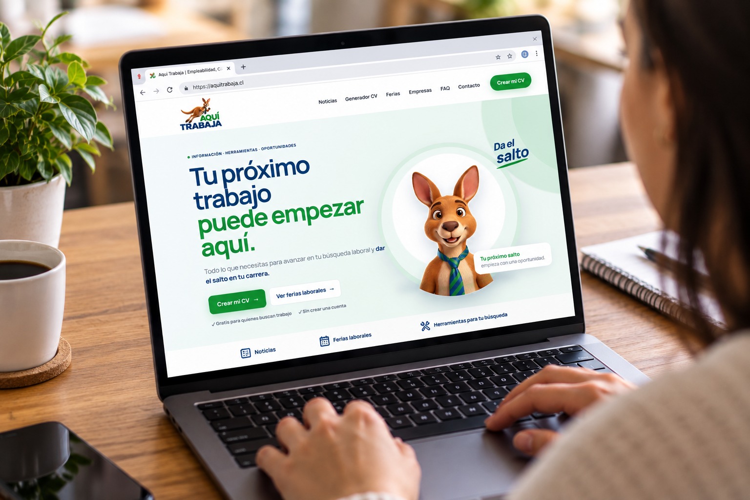 Estudiante de Periodismo crea plataforma gratuita para hacer currículum y buscar trabajo en Chile