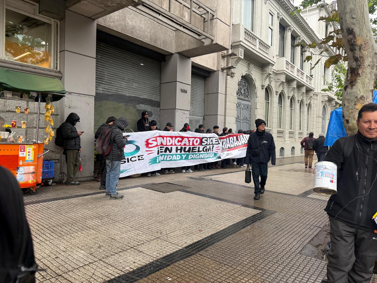 Técnicos de SICE inician huelga y ponen el foco en la conectividad crítica de Metro, trenes y telecomunicaciones